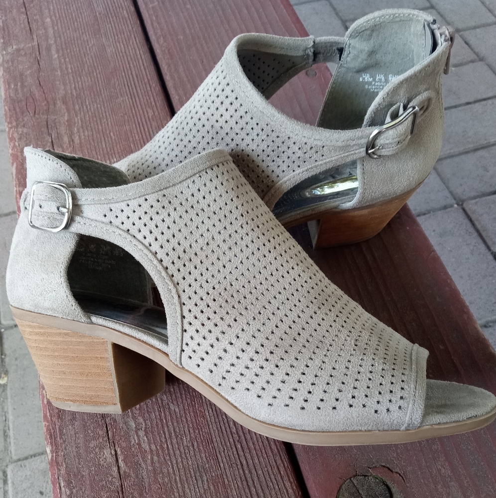 Women's Beige Peep-Toe Block Heel Sandals